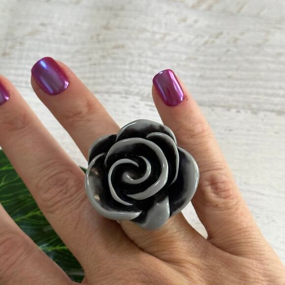 BOGO FREE Acrylic gray black rose ring size 7 - Picture 1 of 9